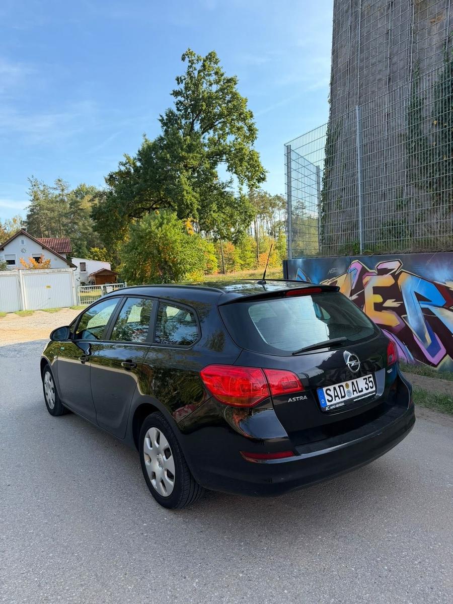 Opel Astra 2011 — engine 110 HP (81kW)