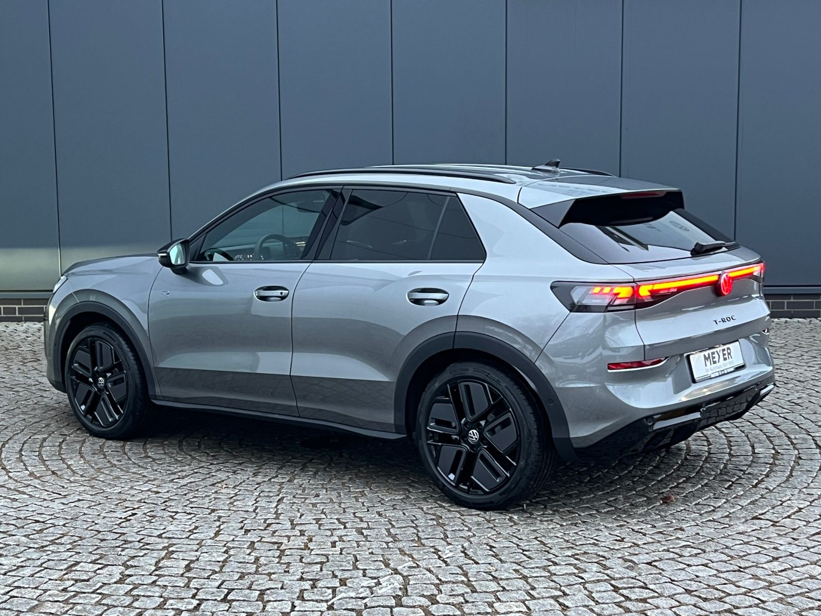 Fahrzeugabbildung Volkswagen T-Roc R-Line 1.5 eTSI DSG *Neues Modell, AHK, Bl