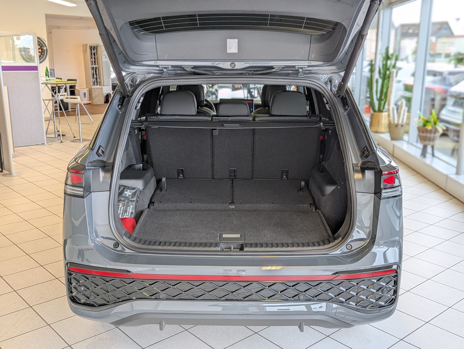 VW Tayron 2.0 R-Line Leder Launch Pano Black AHK 20 - Image 19