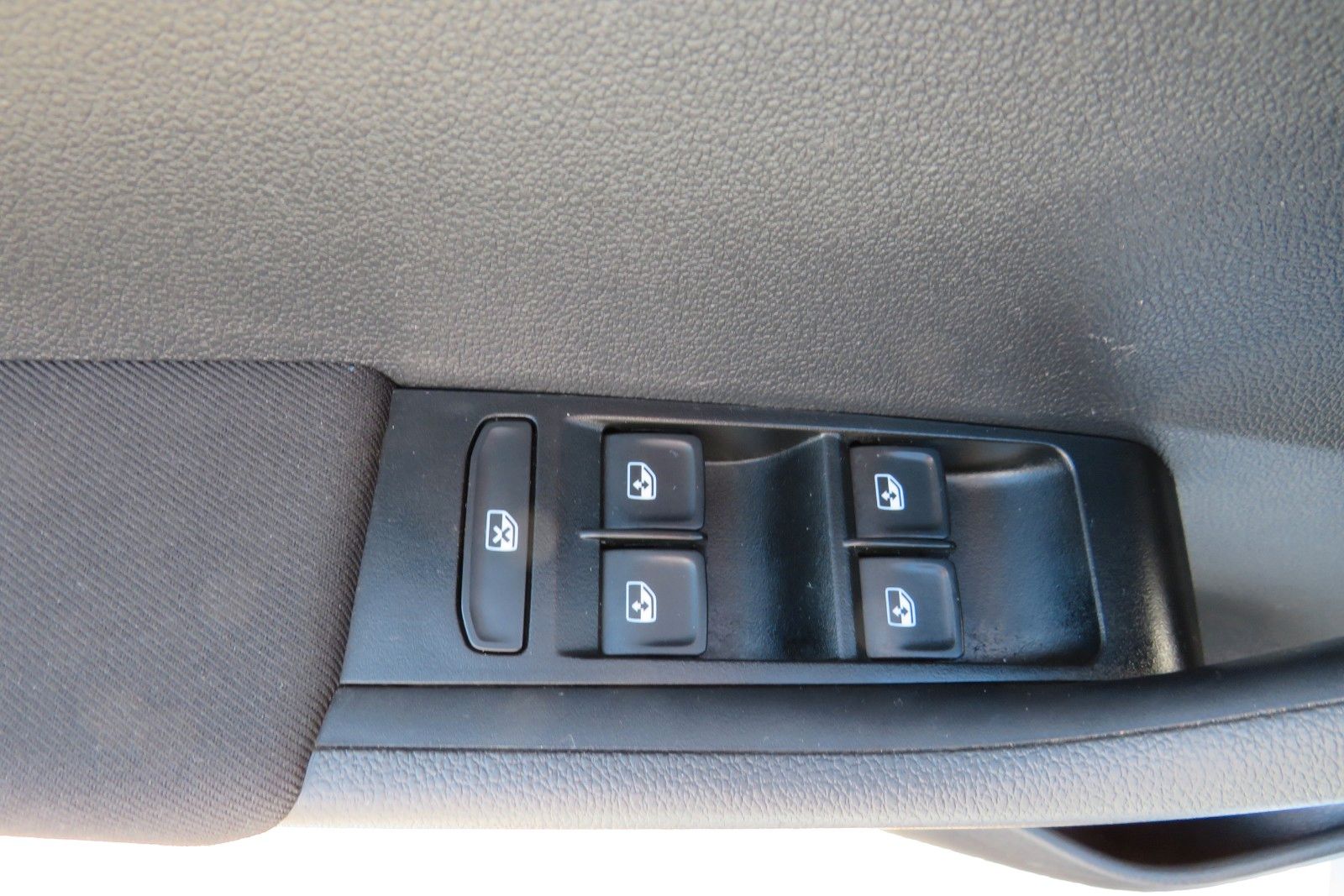 Fahrzeugabbildung SKODA Fabia Combi Ambition PDC NAVI APP SITZH. 1.HD