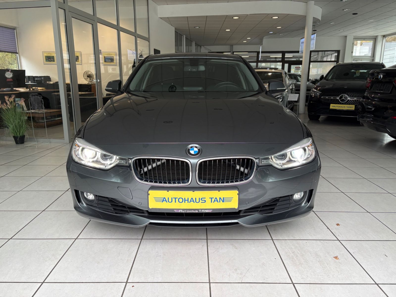 Fahrzeugabbildung BMW 325 d Lim. F30 *NAVIGATION*AMBIENTE*