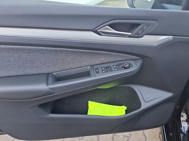 Fahrzeugabbildung Volkswagen Golf VIII TSI Move Kamera Navi LED VC