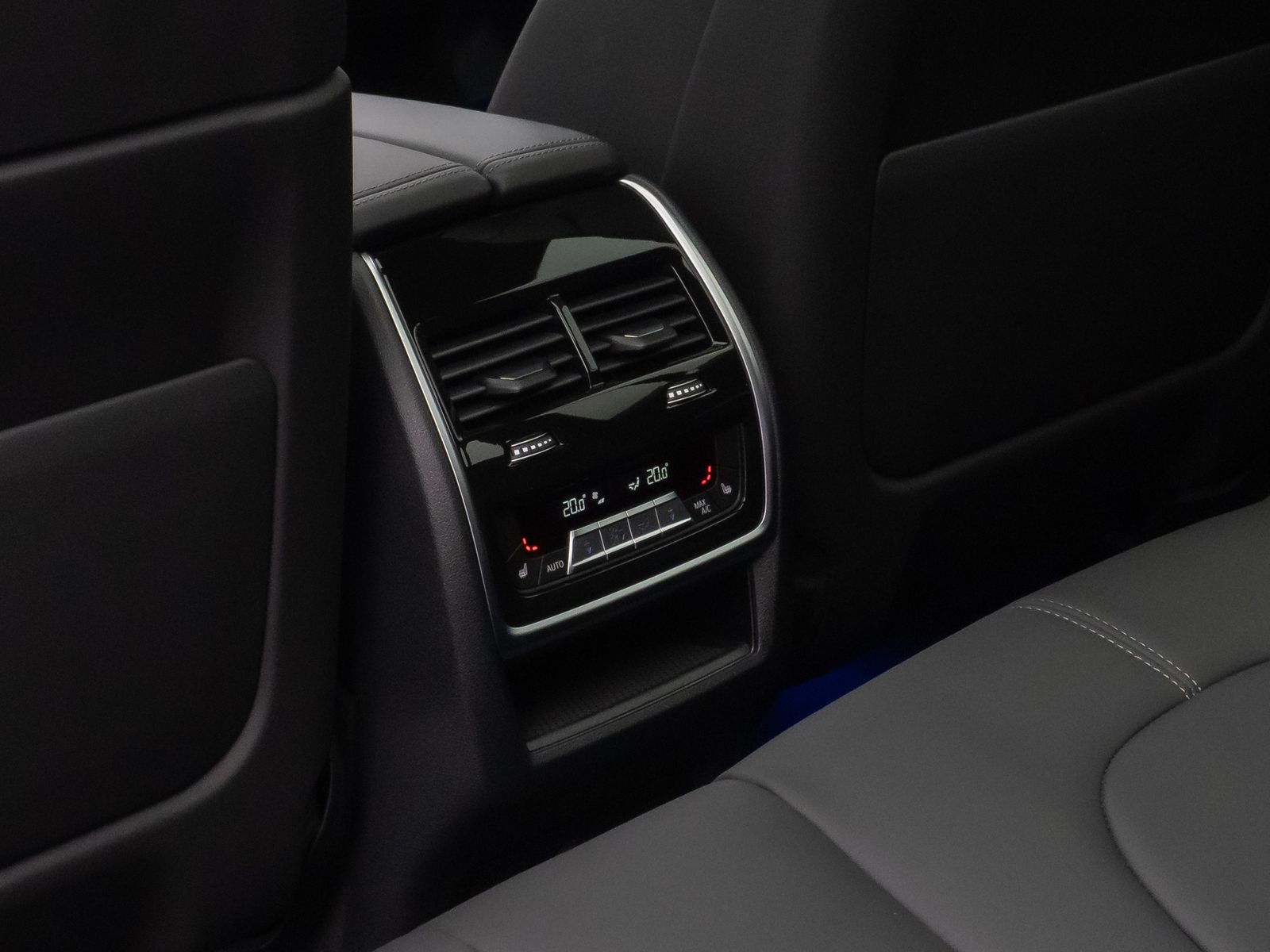 Fahrzeugabbildung BMW X5 xD40d M Sport SkyLounge 360°HUD DAB HiFi 21"