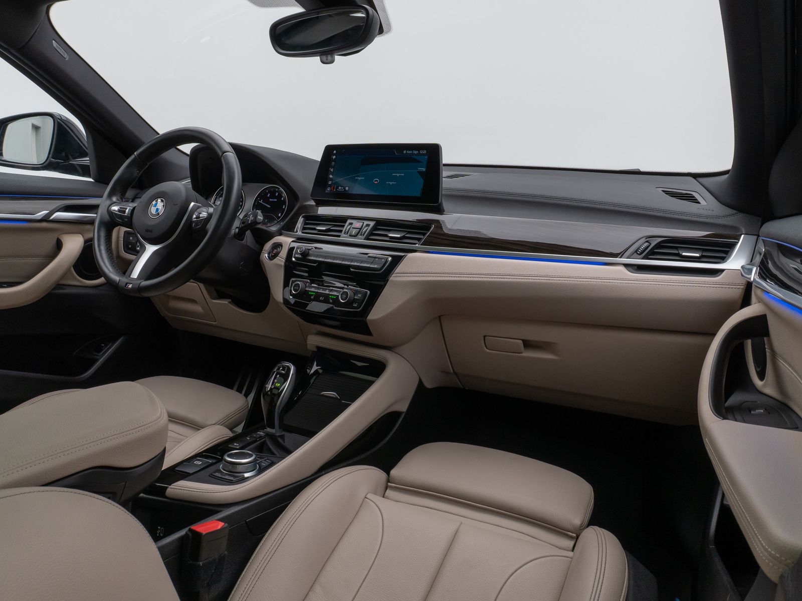 Fahrzeugabbildung BMW X2 xD20d M Sport Panorama Kamera HUD DAB Komfort