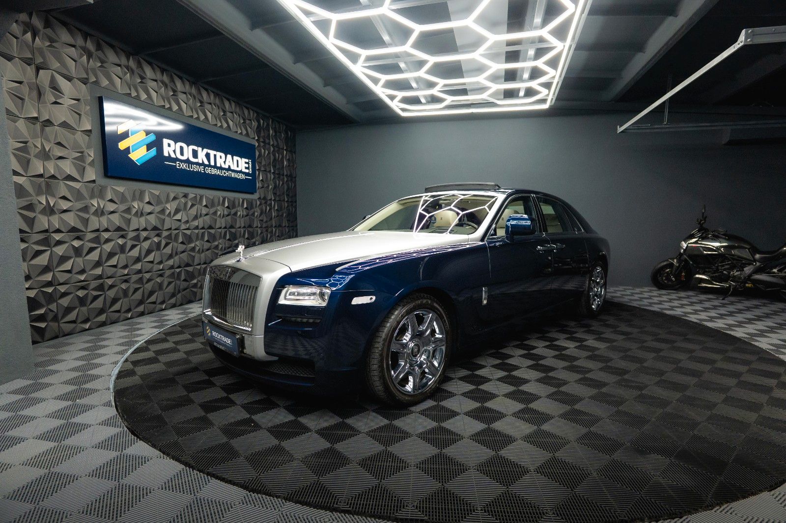 Fahrzeugabbildung Rolls-Royce Ghost V12 Full Service *Panorama*TV*360*HU*19%*
