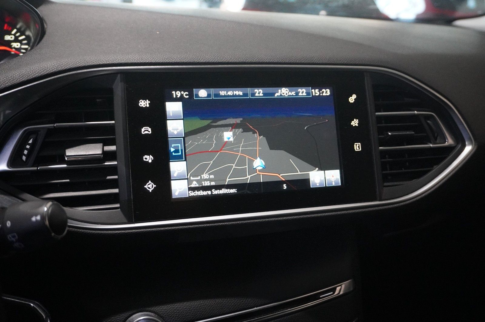 Fahrzeugabbildung Peugeot 308 SW 1.2T ALLURE NAVI/LED/KAMERA/SHZ/SPORT/AHK