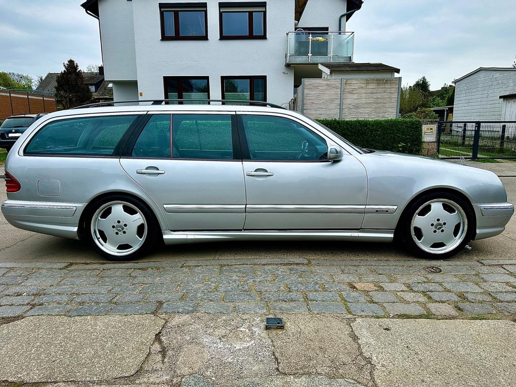 Mercedes-Benz E 55 AMG