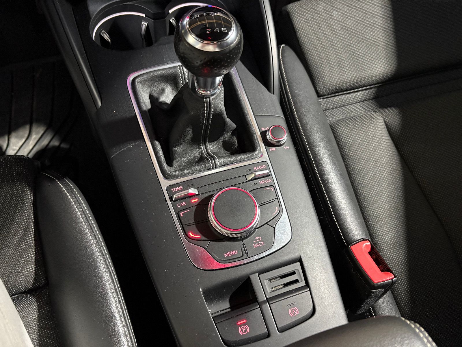 Fahrzeugabbildung Audi A3 Sportback S-line Sportpaket/PDC/SHZ/KLIMA/