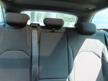 Fotografie 8 des Seat Leon ST FR 1.5 6-G AHK Pano Navi 18`