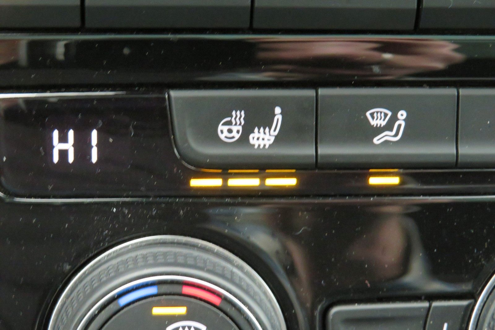 Fahrzeugabbildung Volkswagen T-Roc Sport R-LINE PANO 18`LED NAVI APP 1.HD