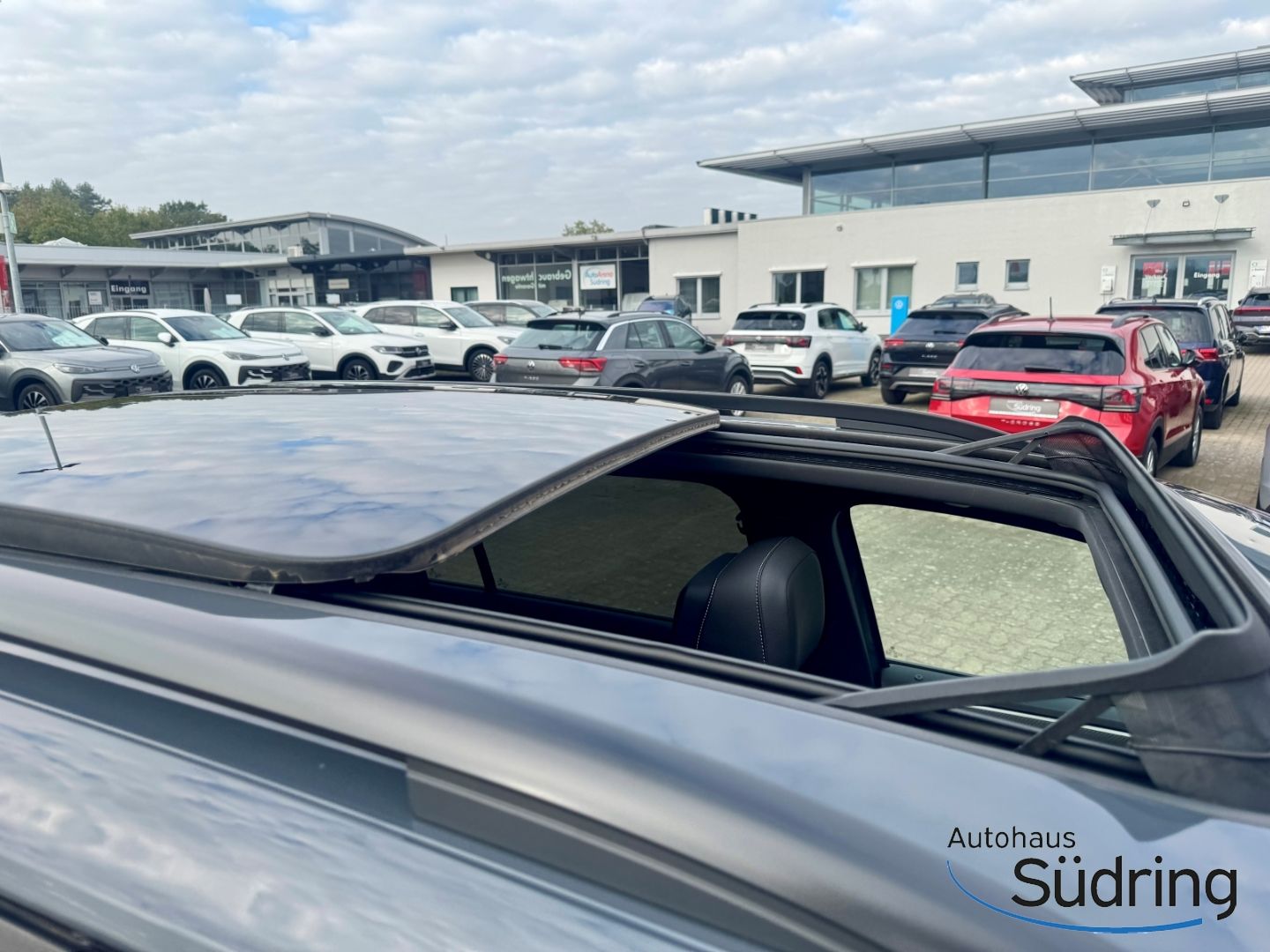Tiguan 1,4TSI R-Line Black Style DSG HUD AHK Pan