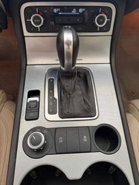 Volkswagen Touareg - 11