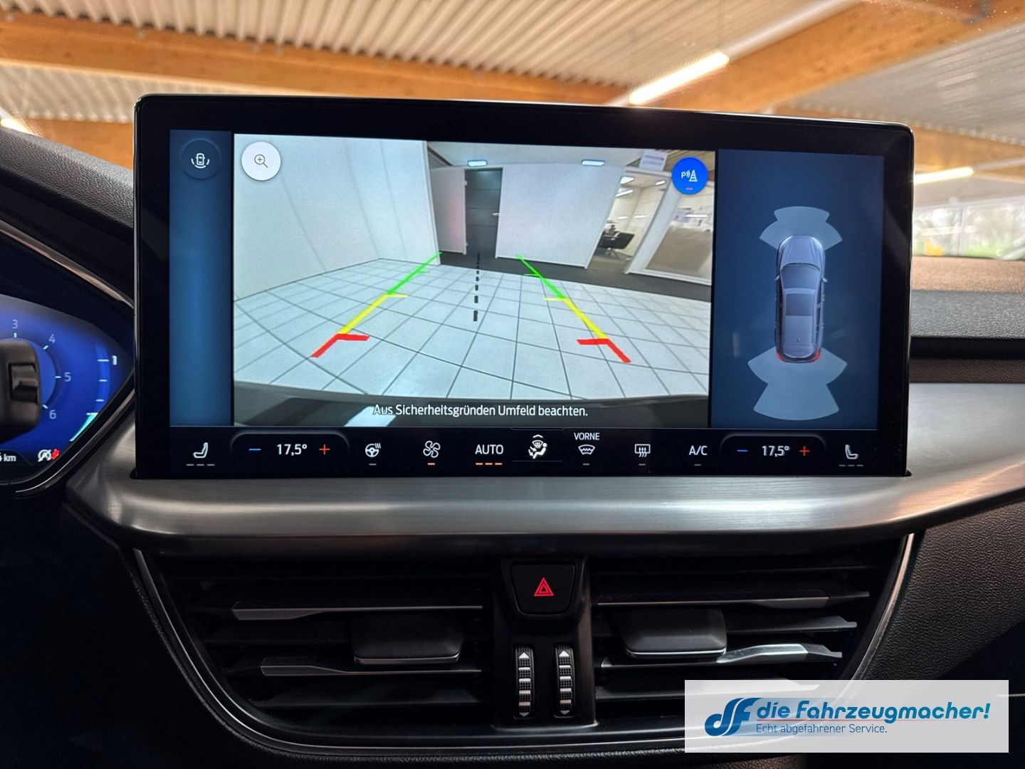 Fahrzeugabbildung Ford Focus Turnier Titanium X Navi Digitales Cockpit