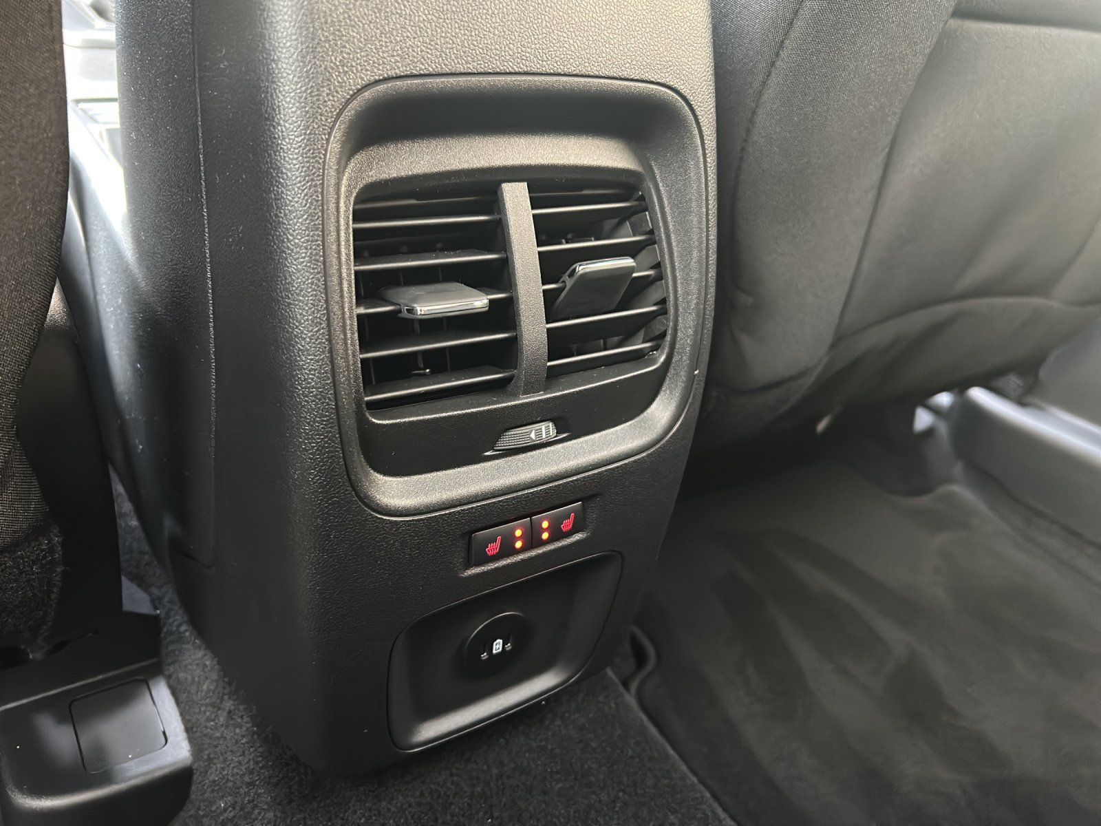 Fahrzeugabbildung Ford Kuga Titanium Winter Pak. Navi Digitales Cockpit
