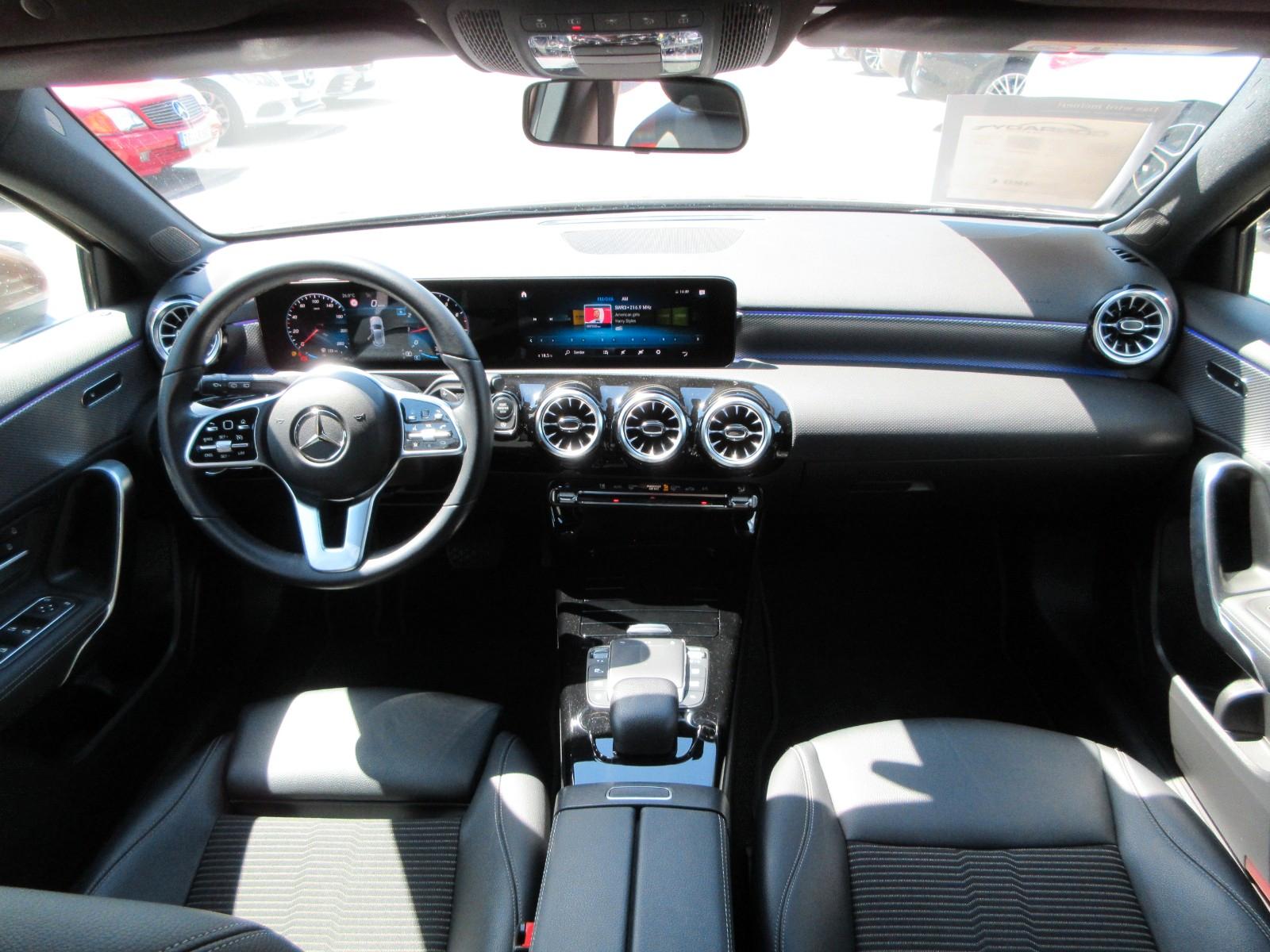 Mercedes-Benz A 180 Progressive 7G LED Navi Kamera CarPl. Ambi