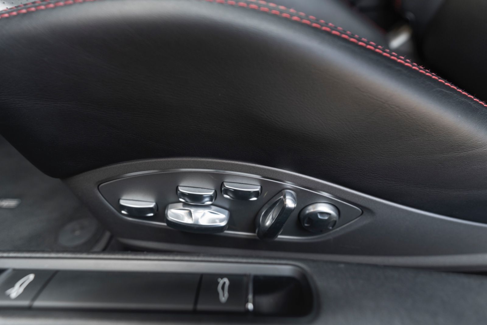 Fahrzeugabbildung Porsche 911 Carrera S Coupe PASM PDCC KAM NAV MEM SAGA