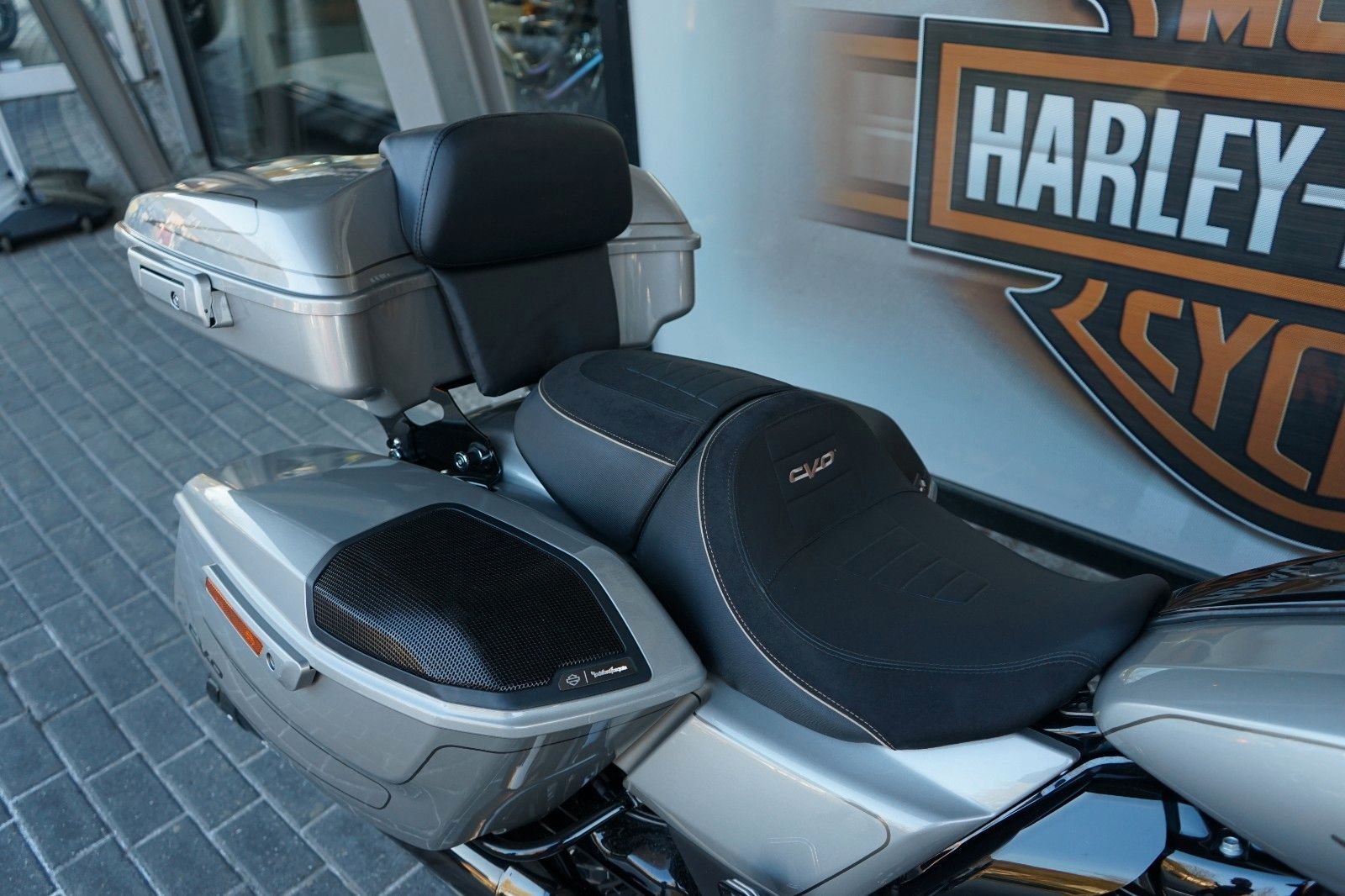 Fahrzeugabbildung Harley-Davidson Street Glide CVO 121cui