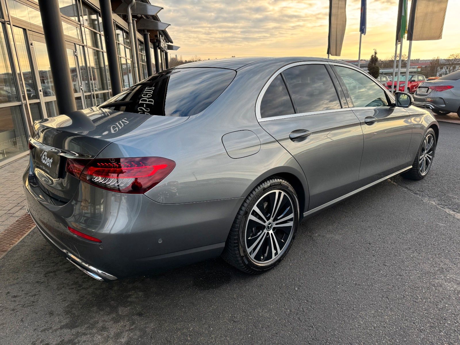 Fahrzeugabbildung Mercedes-Benz E 220d Avantgarde+Distr+Pano+AHK+MultiB+Ambiente