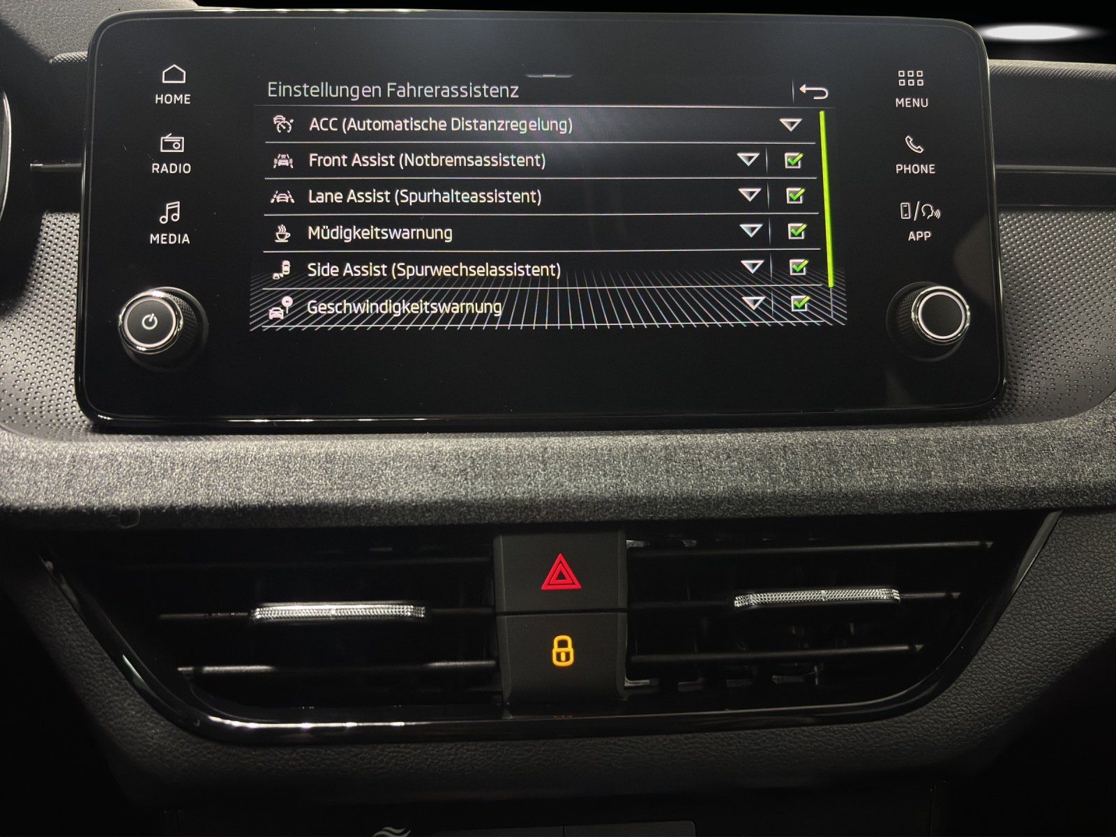 Fahrzeugabbildung SKODA Kamiq Tour 1,0 TSI 70 kW