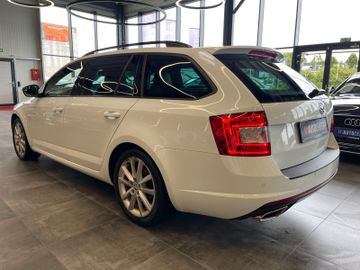 Skoda Octavia Combi RS *TEMPOMAT*NAVI*AHK*BI-XENON*