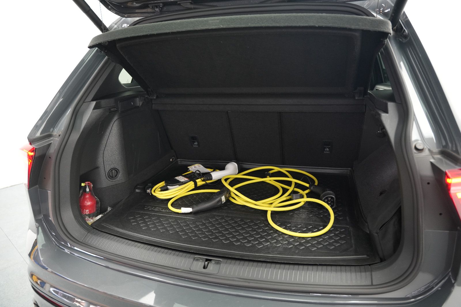 Fahrzeugabbildung Volkswagen Tiguan R-Line Hybrid *Panorama*360°Kam*Virtual