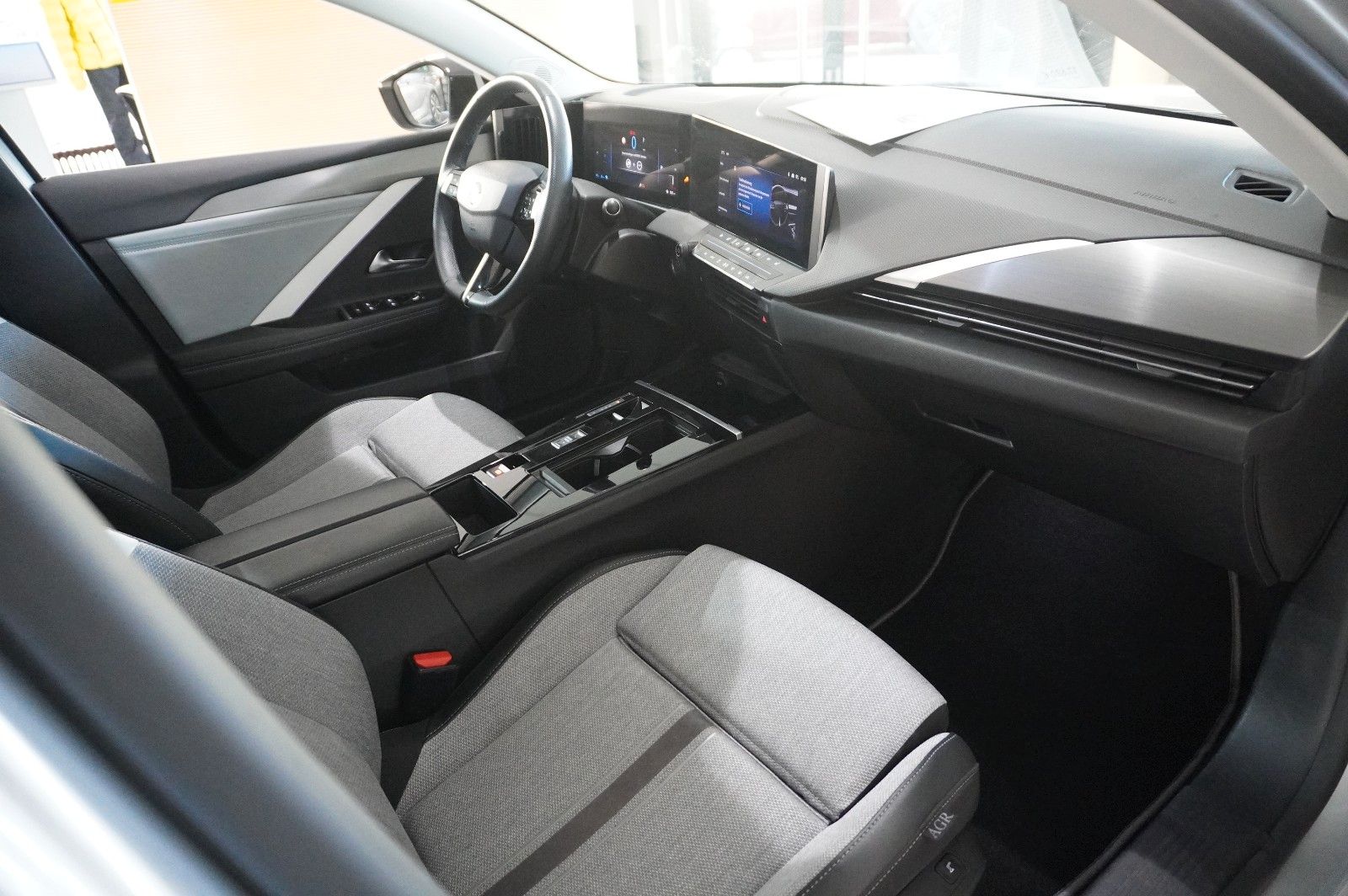 Fahrzeugabbildung Opel Astra L Lim. 1.6 HYBRID ELEGANCE NAVI/LED/KAMERA