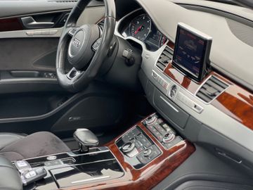 Audi A8 - 8