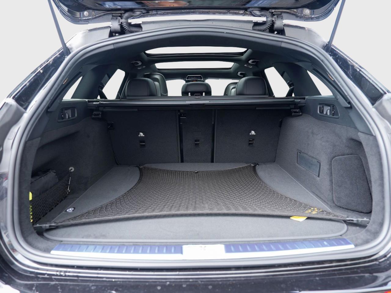 Mercedes-Benz E 220 d T-Modell AMG Night Panorama Distronic