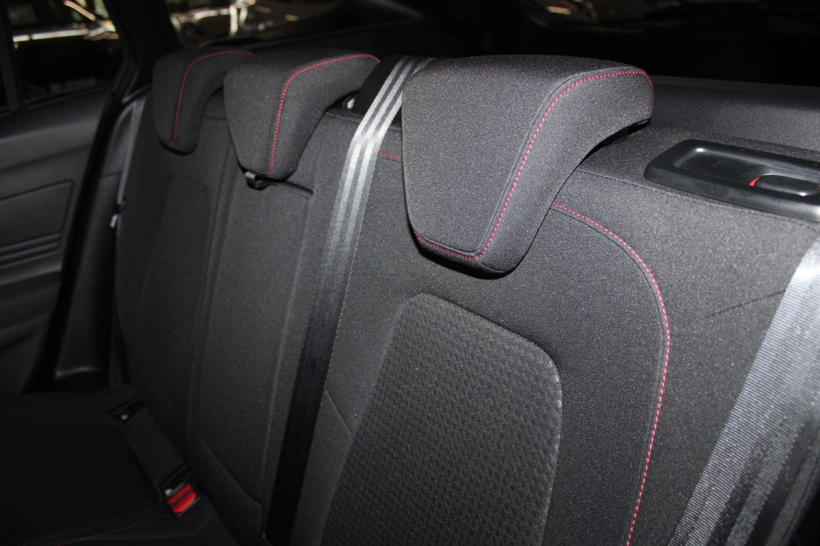 Fahrzeugabbildung Ford Focus ST-LINE Turnier Automatik LED NAVI CAM AHK