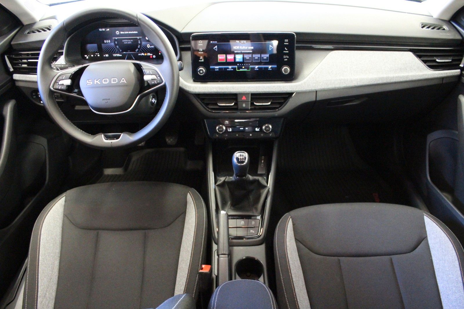 Fahrzeugabbildung SKODA Kamiq 1.0 TSI 85kW Selection *AHK schwenkbar*