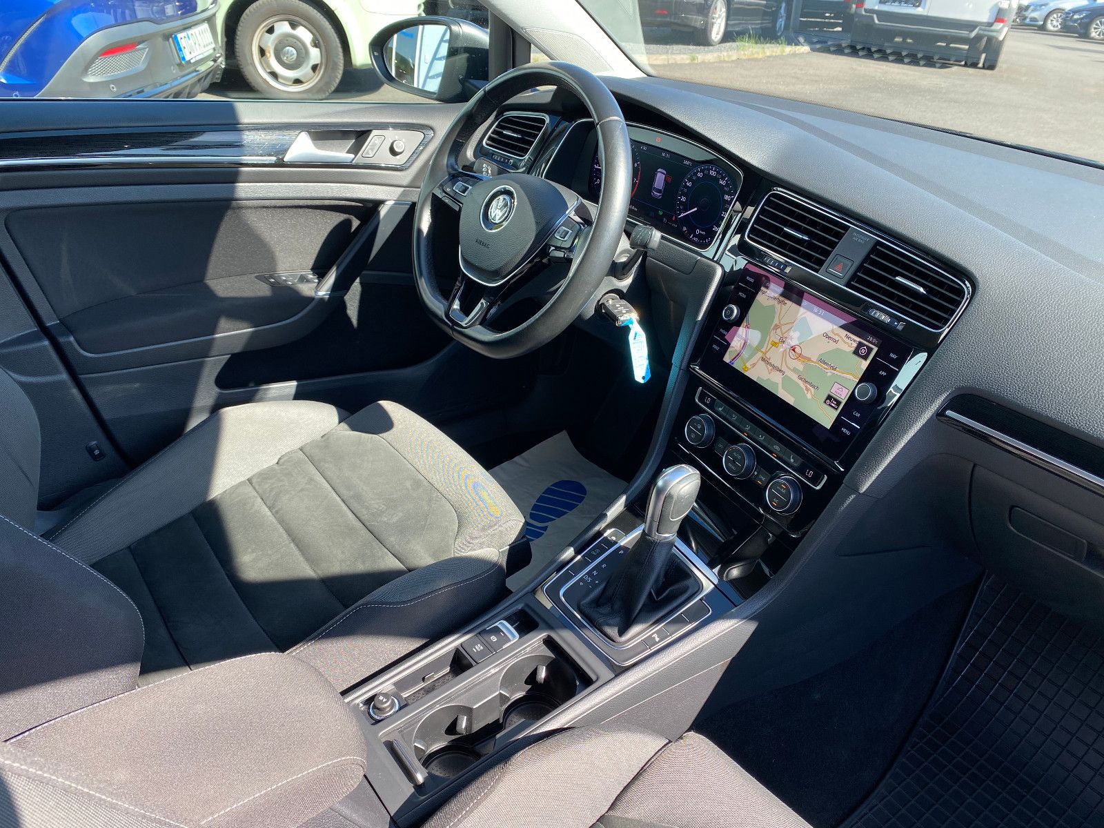 Fahrzeugabbildung Volkswagen Golf VII Variant Highline TSI DSG ACC LED Kamera