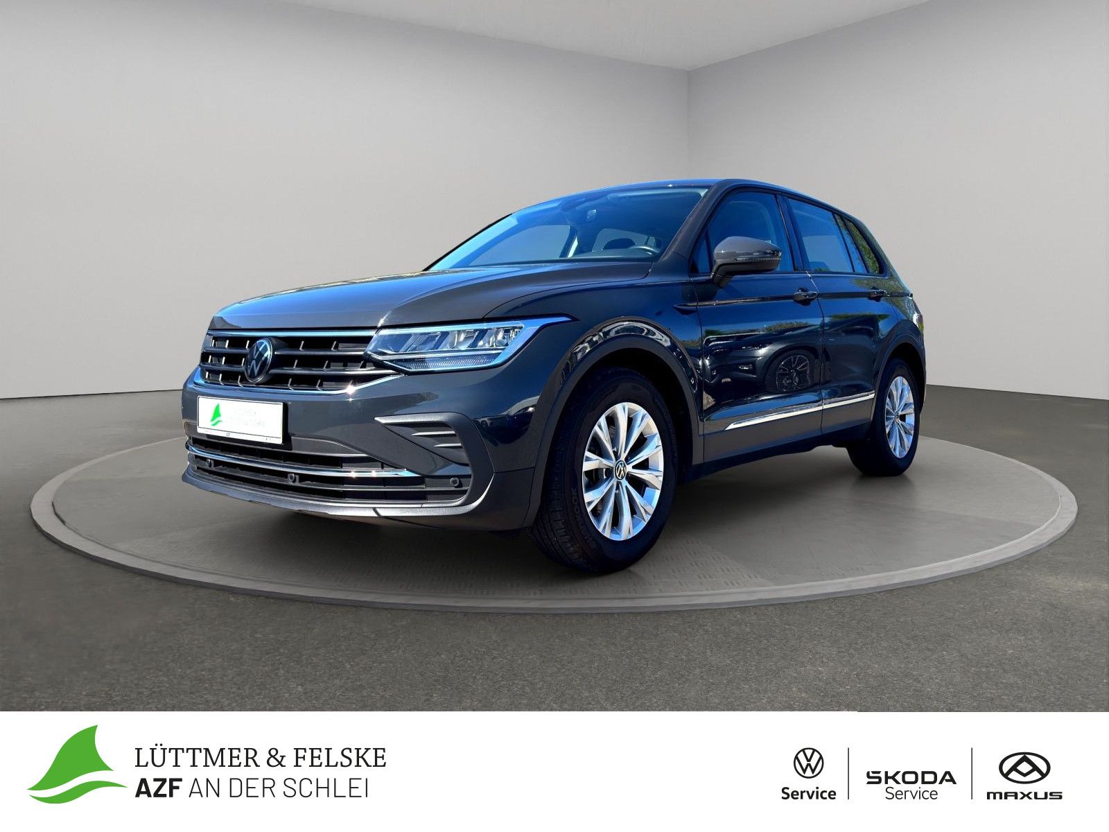 Volkswagen Tiguan - 1