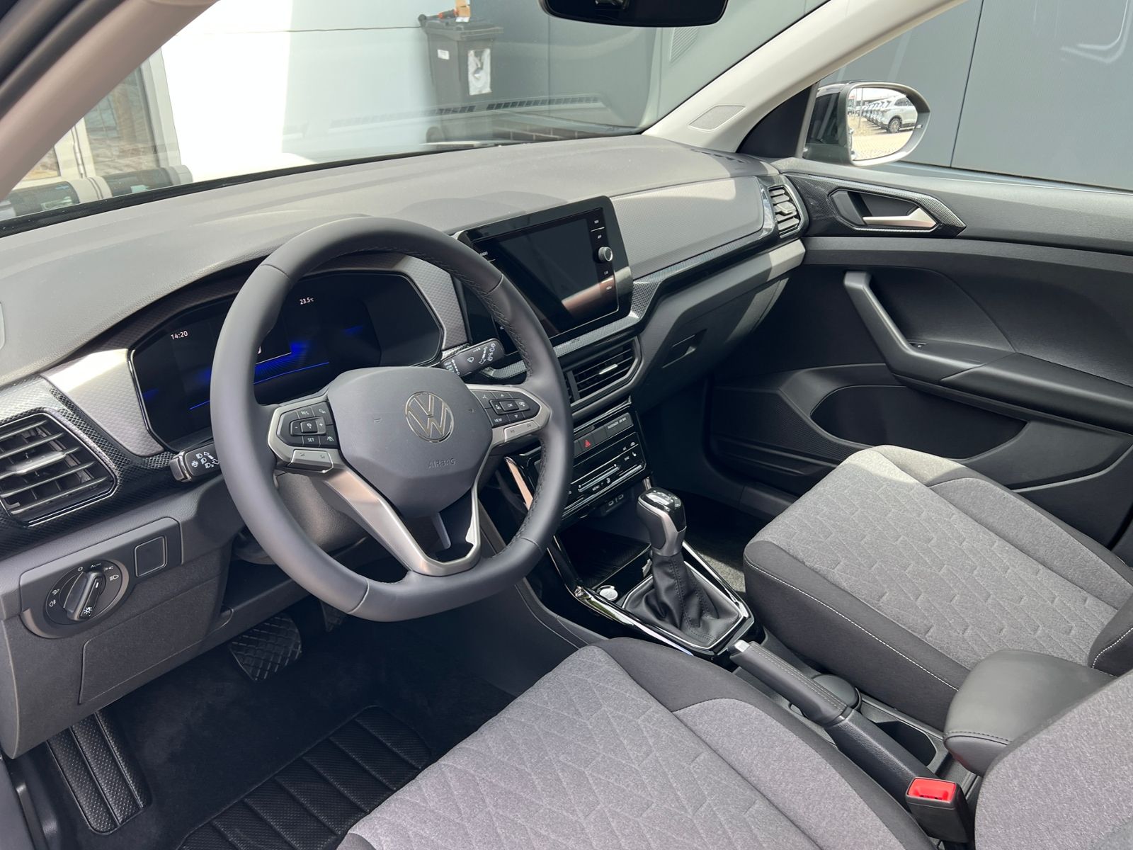Fahrzeugabbildung Volkswagen T-Cross Life 1.5 TSI DSG *IQ.Light, Kamera, 17'-