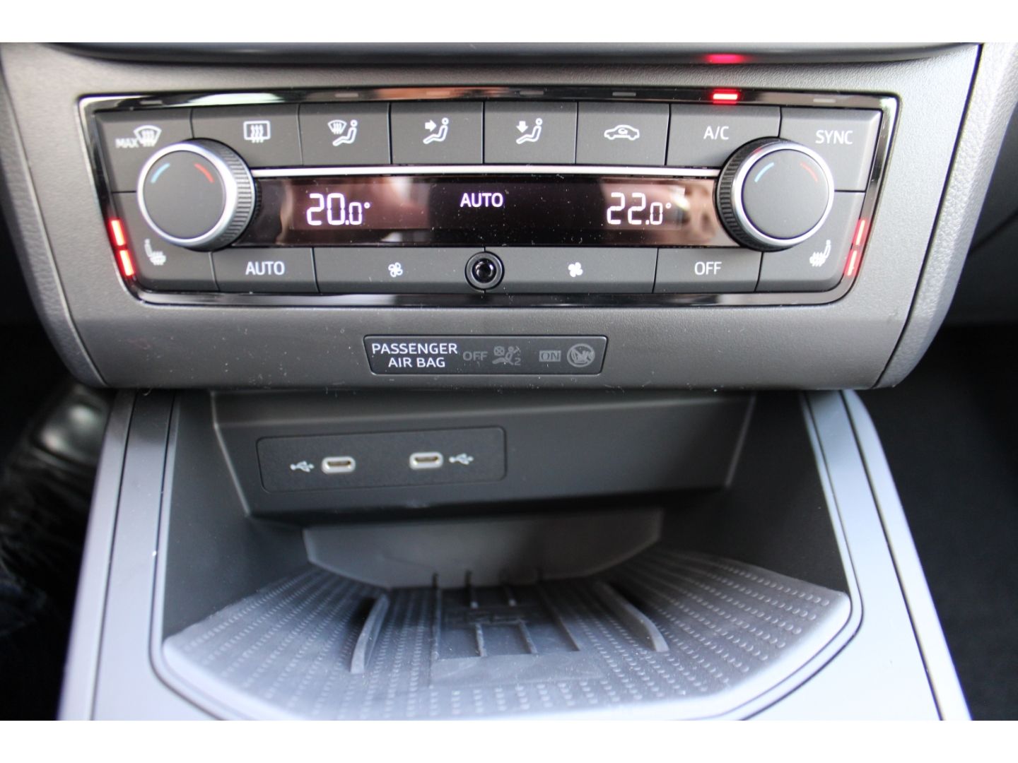 Fahrzeugabbildung SEAT Arona 1.5 TSI 110 kW FR DSG 10J Gar. ACC LED AHK