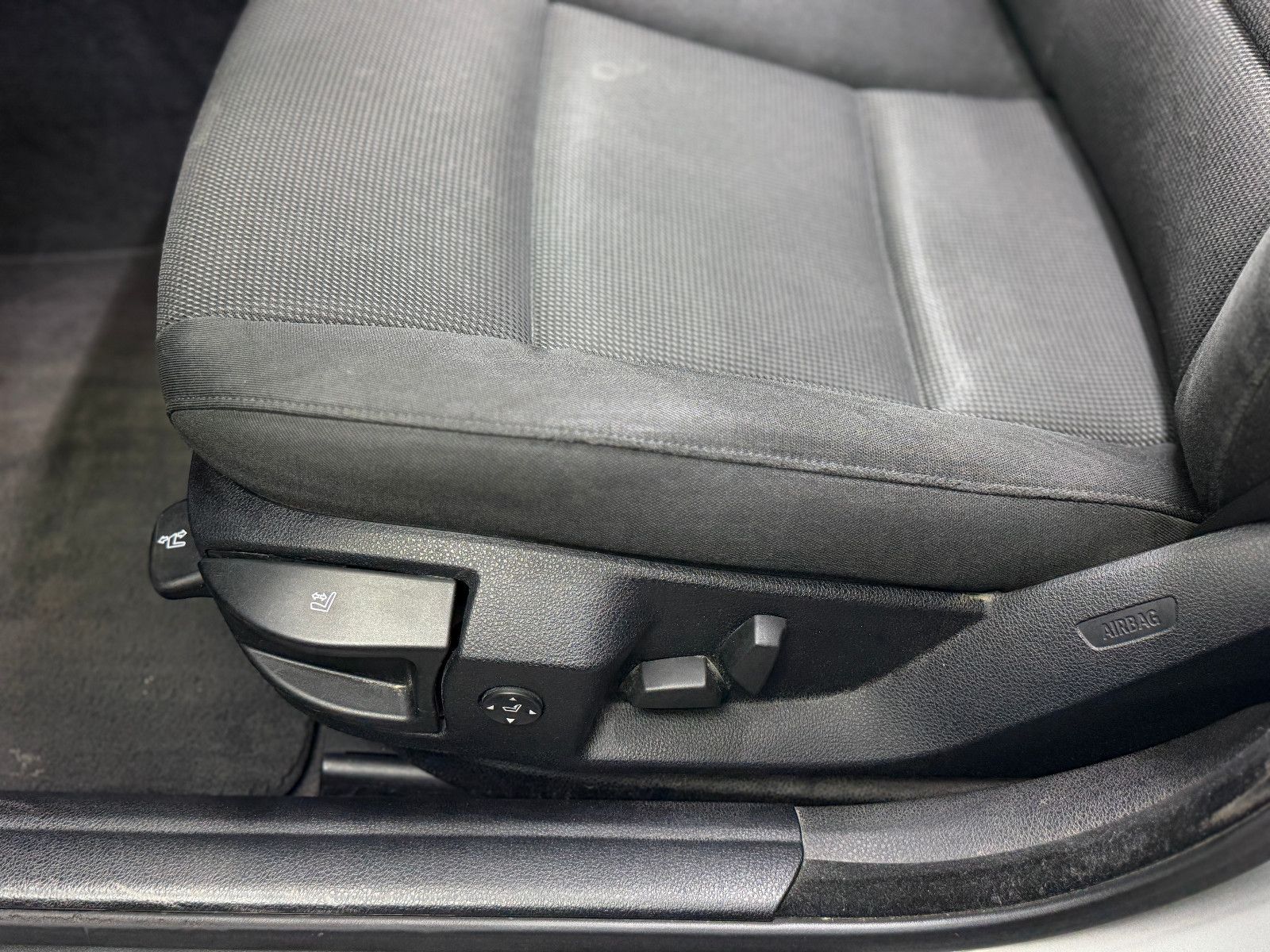 Fahrzeugabbildung BMW 530d Limousine |AUTOMATIK|PANO|NAVI|PDC
