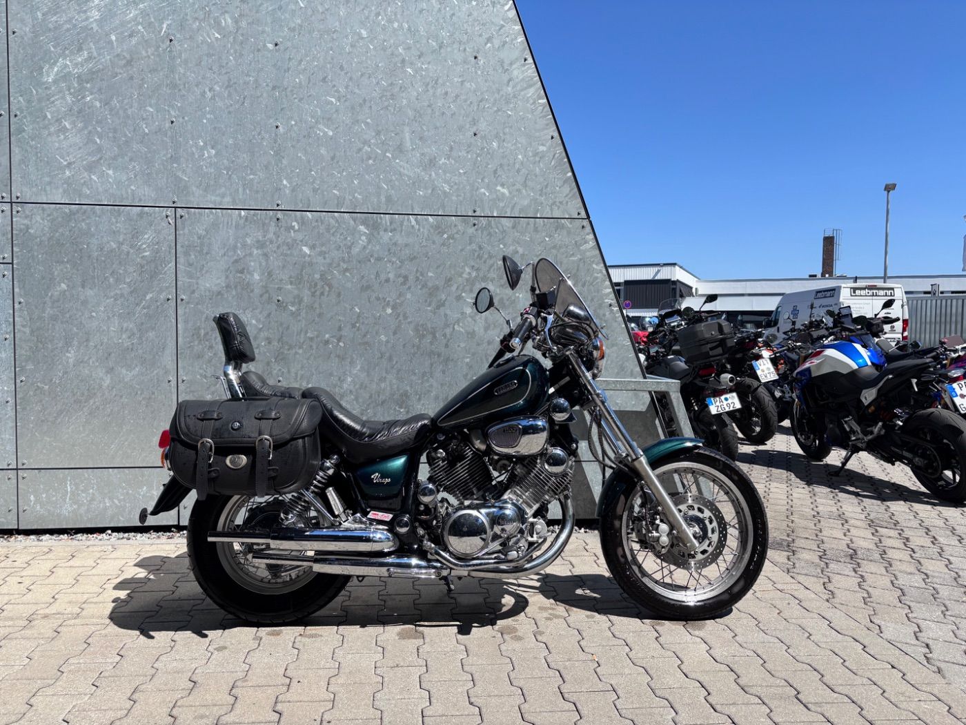 Fahrzeugabbildung Yamaha Virago XV 1100, Hepco & Becker Taschen, Sissybar