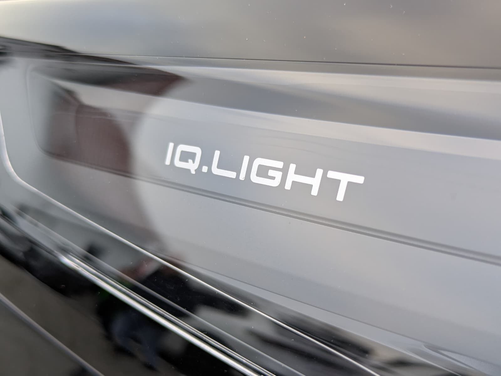 Fahrzeugabbildung Volkswagen Tiguan 2.0 TDI 4M R-Line PANO*H&K*AHK*MATRIX*20"