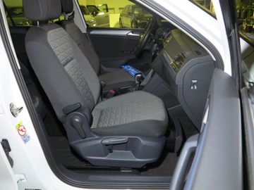 Volkswagen Tiguan - 11