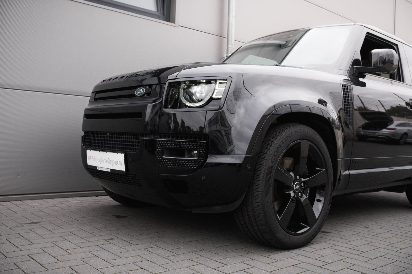 Fahrzeugabbildung Land Rover Defender 90 V8-22 Zoll-Black Pack erw.-VOLL!