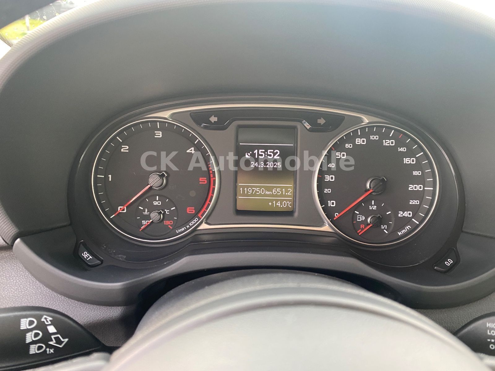 Fahrzeugabbildung Audi A1 Attraction 1.6 TDI DSG/Klima/Bi-Xenon/SHZ/PDC