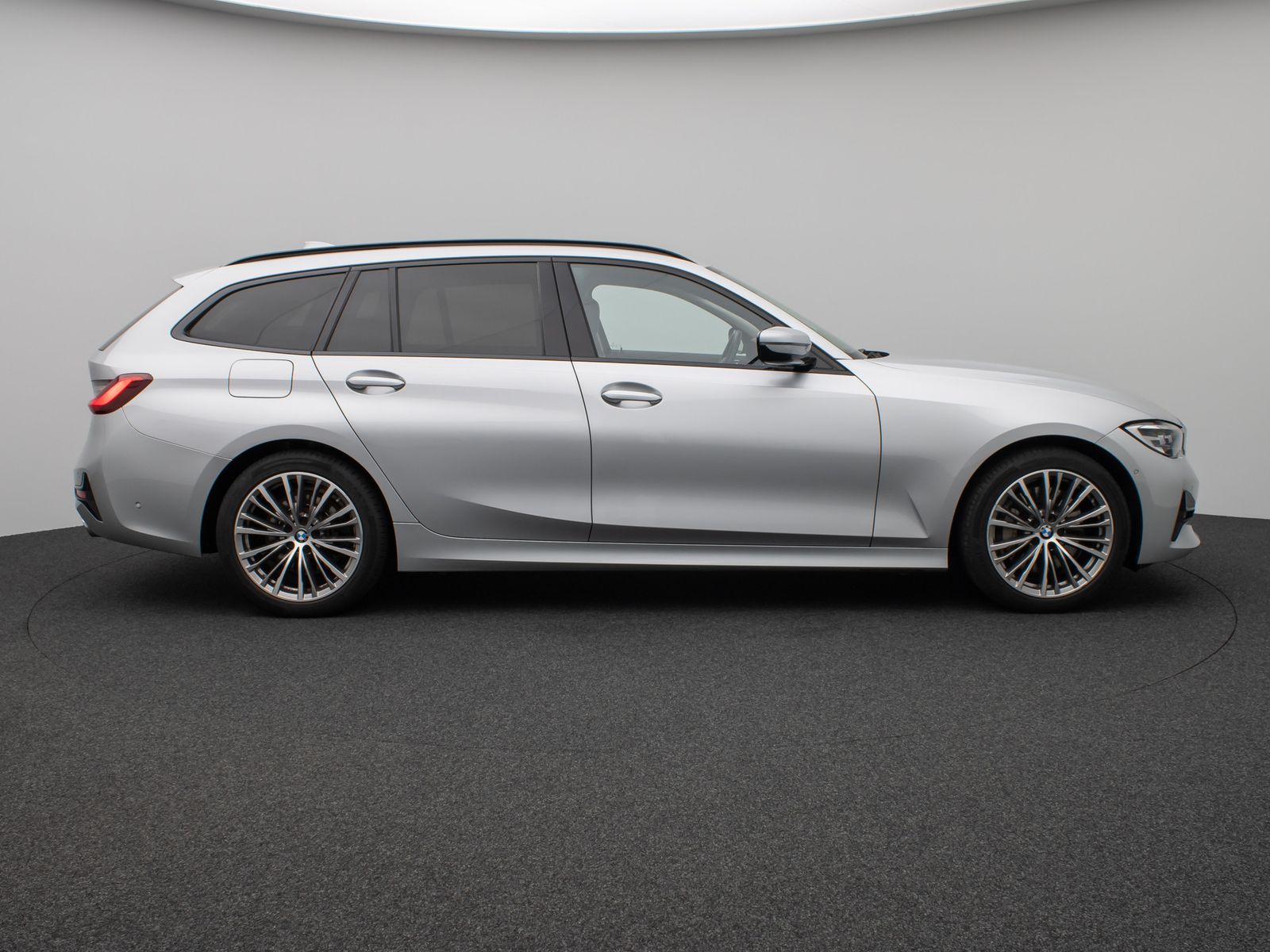 Fahrzeugabbildung BMW 330d xD Sport Line Kamera Panorama HUD DAB H/K