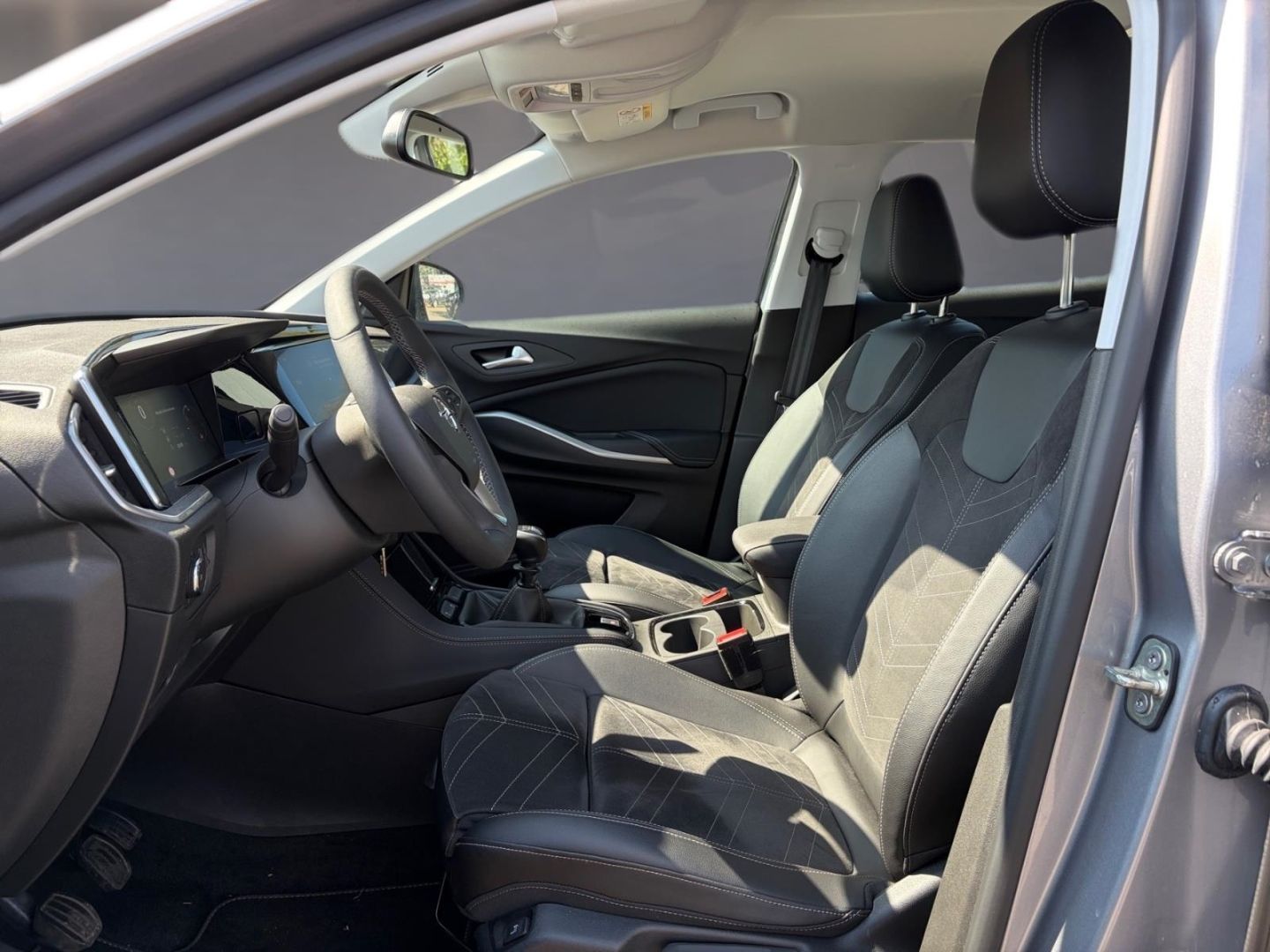 Fahrzeugabbildung Opel Grandland GS Line Navi 360 Kamera LED Apple CarP