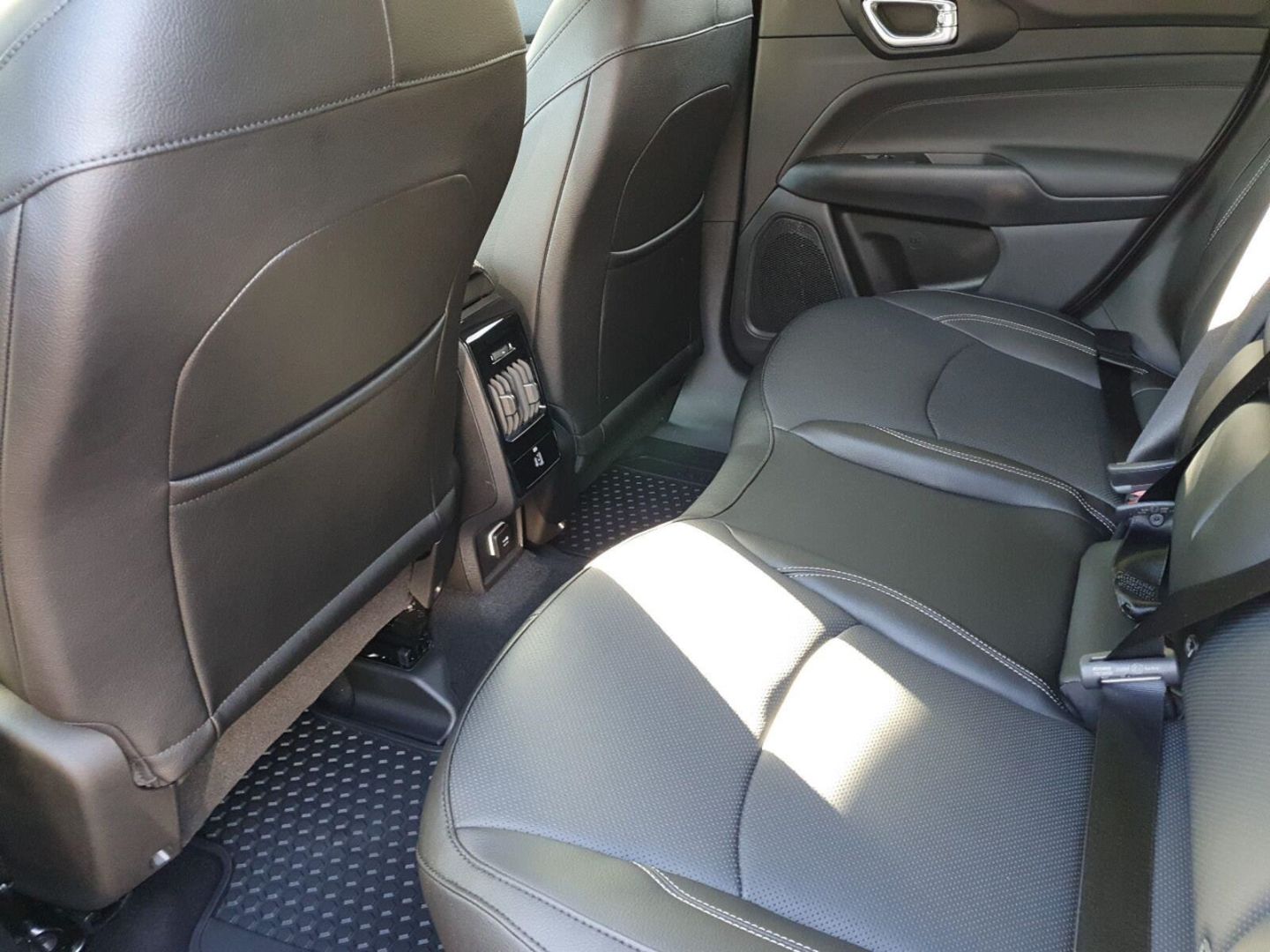 Fahrzeugabbildung Jeep Compass 1.5 MHEV ''Summit'' PANORAMADACH SOFORT