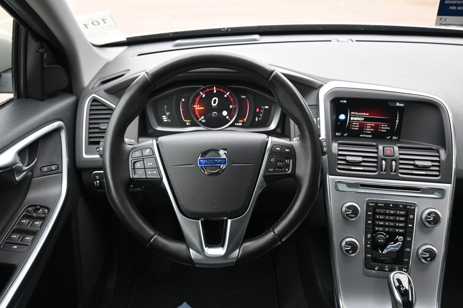 Fahrzeugabbildung Volvo XC60 D4 Momentum*BLIS*STHZ*PANO*BiXenon*CAM*DAB