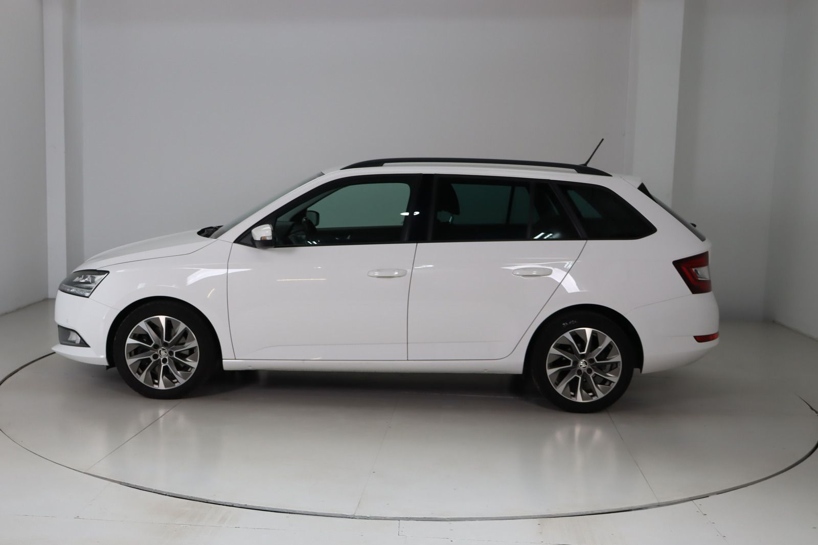 Fahrzeugabbildung SKODA Fabia 1.0 Combi Automatik * LED * Navigation Cle
