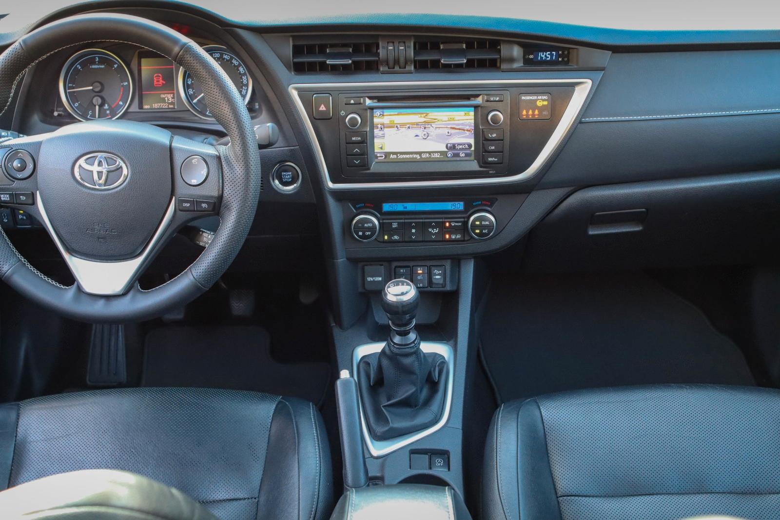 Toyota Auris 2013 — photo 8