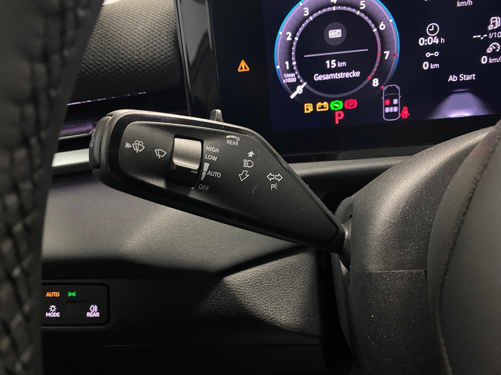 Fahrzeugabbildung Volkswagen T-Roc 1.5 eTSI R-Line NEUES MODELL AHK+ACC+KAMER