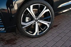 Fahrzeugabbildung Volvo XC60 B4 D AWD R-Design*STDHZG*360°*H&K*