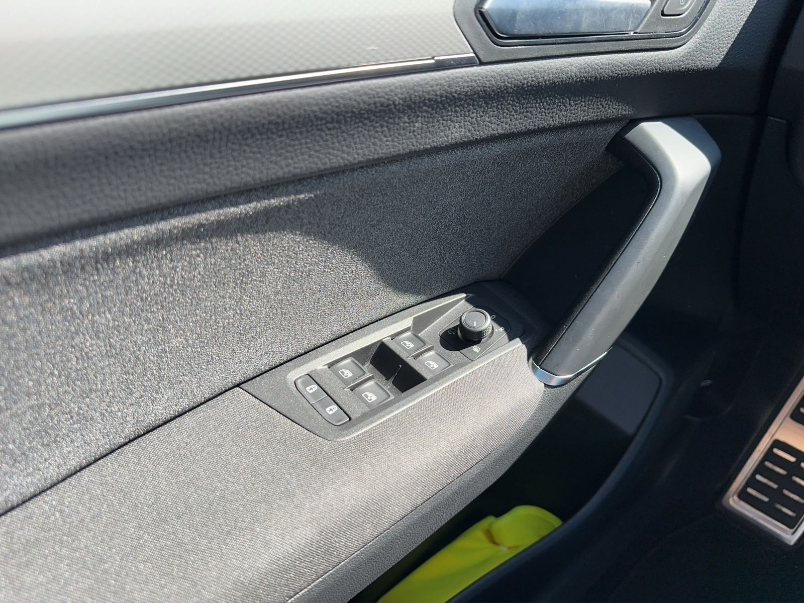 Fahrzeugabbildung Volkswagen Touran Move TDI DSG 7-Sitzer Matrix ACC 17" SHZ