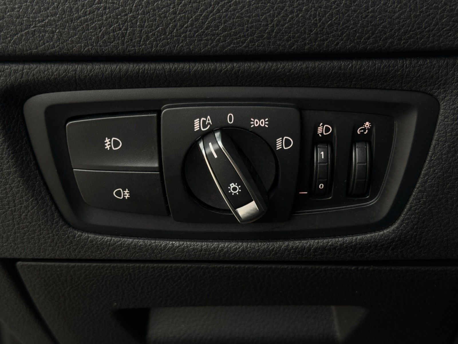 Fahrzeugabbildung BMW 118i Advantage SHZ PDC LED 2Z-Klima Tempomat